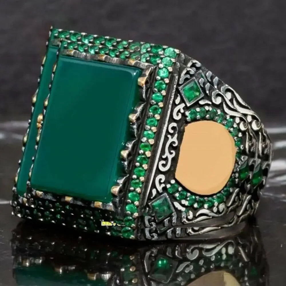 Europäischer und amerikanischer eingelegter Smaragd-Herrenring Türkei Retro dominanter Persönlichkeitsring, um den Bankett-Party-Schmuck teilzunehmen