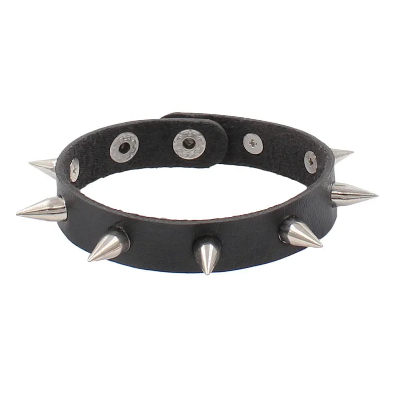 Neue breite Punk Chunky Rivet Leder Armreif Rock Reihen quadratische Nägel Armband einstellbare Größe Schmuck Armbänder & Armreif