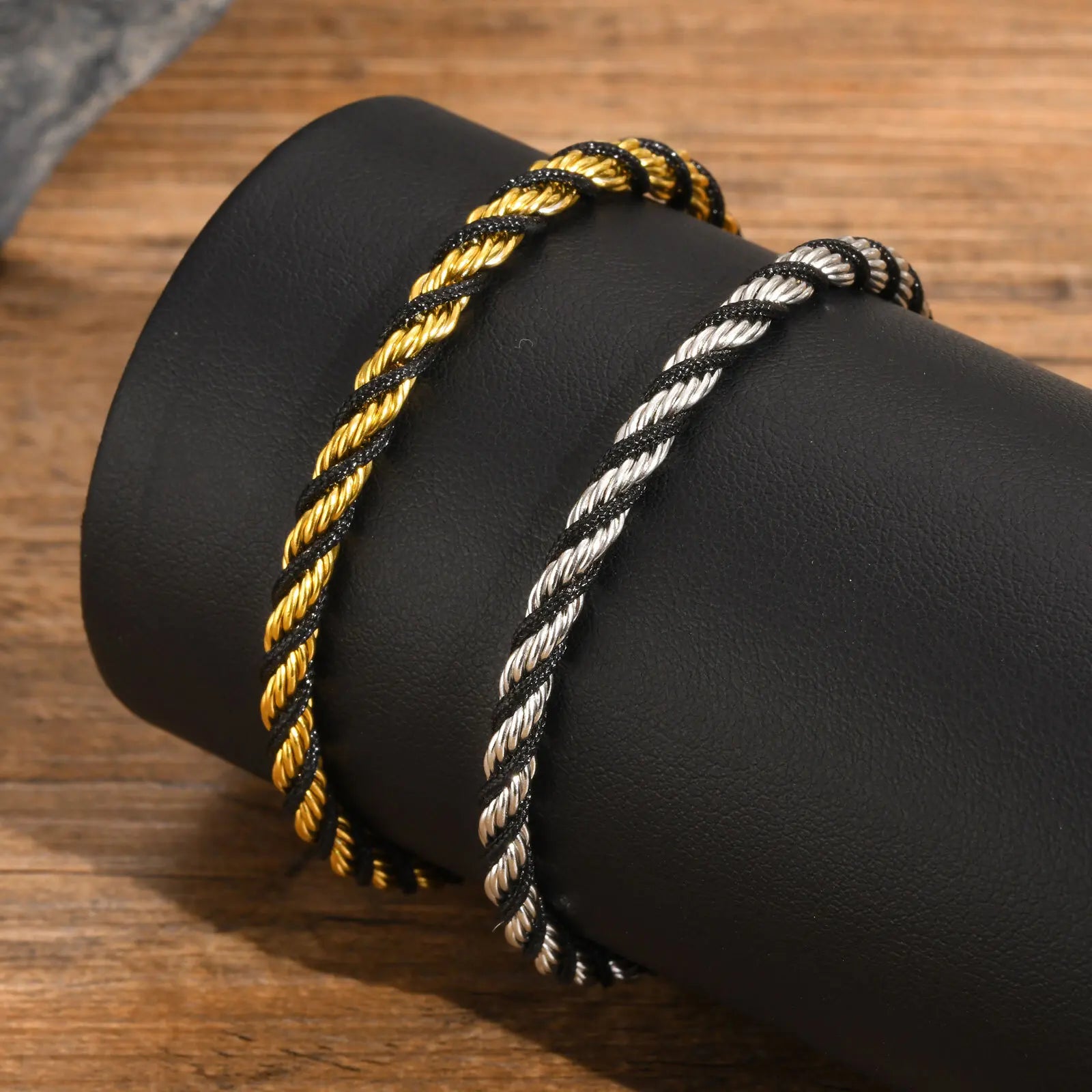 Zweifarbige Kettenarmbänder für Männer und Jungen, verstellbares Armband mit gedrehtem Seil aus Edelstahl, stilvolle Schmuckgeschenke