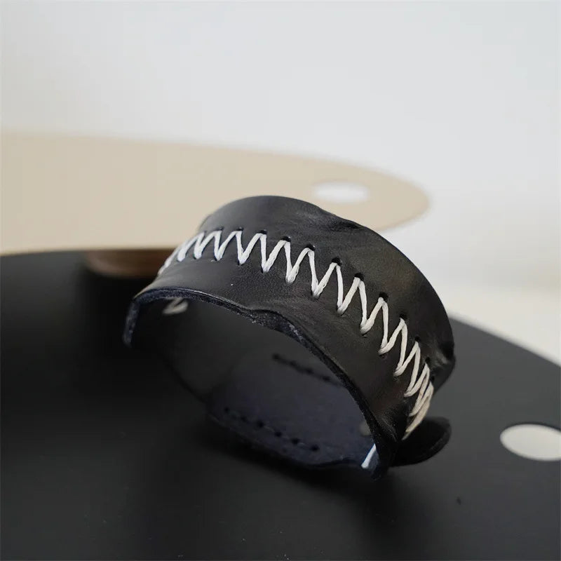 MKENDN Vintage pflanzlich gegerbtes Rindsleder-Manschettenarmband für Männer und Frauen, Punk-Armreif, geriebenes Distressed-Denim-farbiges Armband