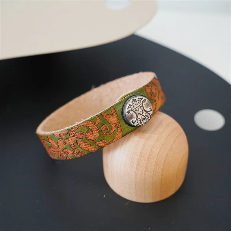 MKENDN Vintage pflanzlich gegerbtes Rindsleder-Manschettenarmband für Männer und Frauen, Punk-Armreif, geriebenes Distressed-Denim-farbiges Armband