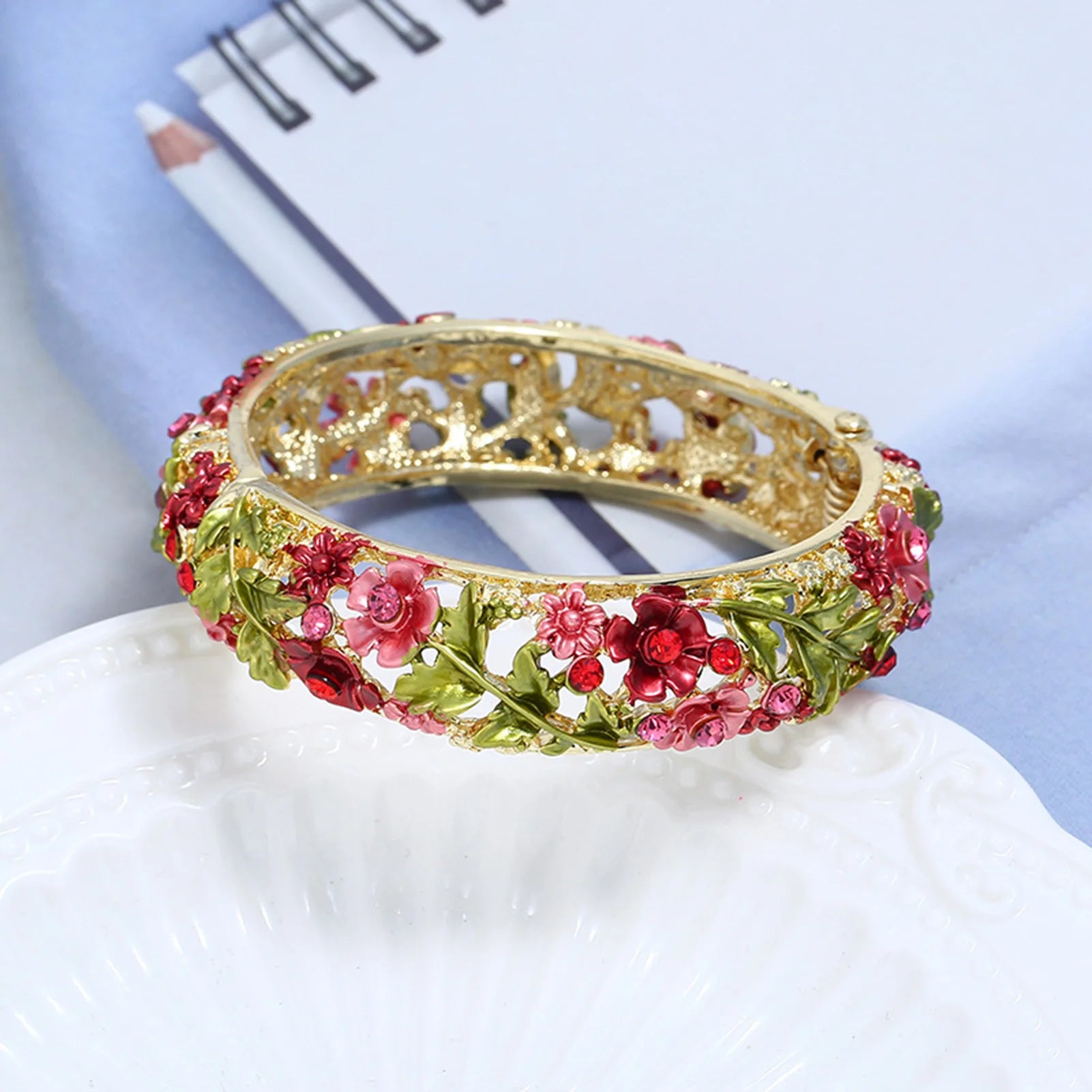 Frau Vintage Armreifen handgemachte bunte Metall Blumenarmbänder für Mama Oma Schwester Freundinnen Geburtstag Neujahr Party Geschenke