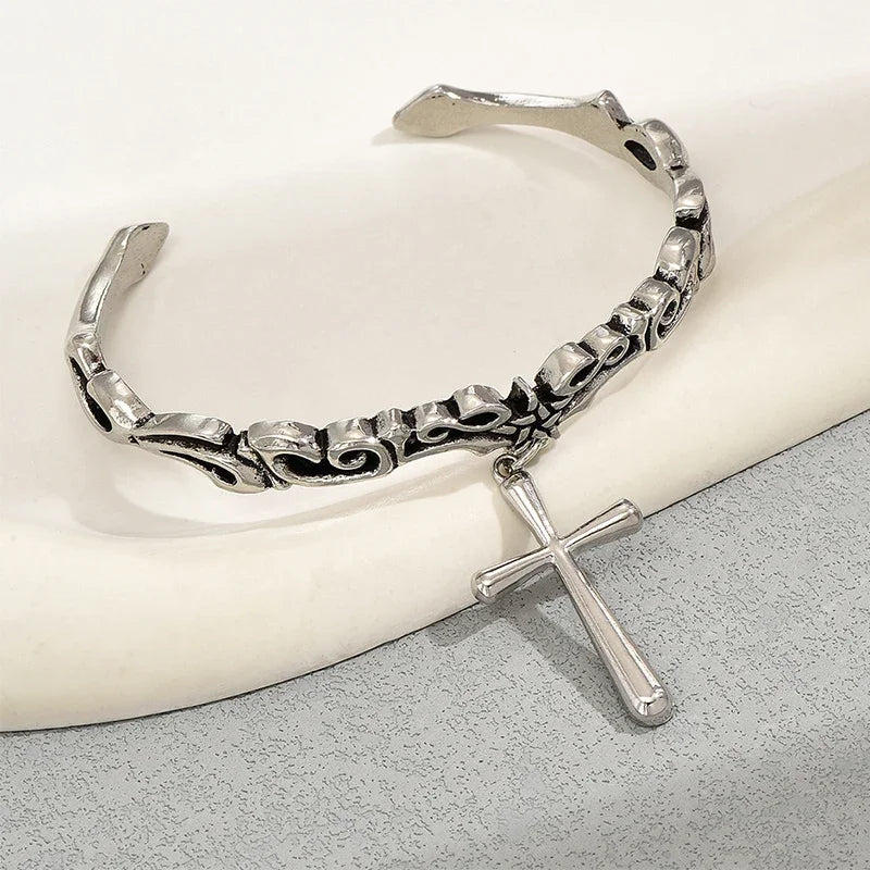Bohemian Vintage Kreuz Charm Geschnitzte Manschette Armband Retro Silber Punk Einstellbare Offene Armreif für Frauen Gothic Schmuck Zubehör