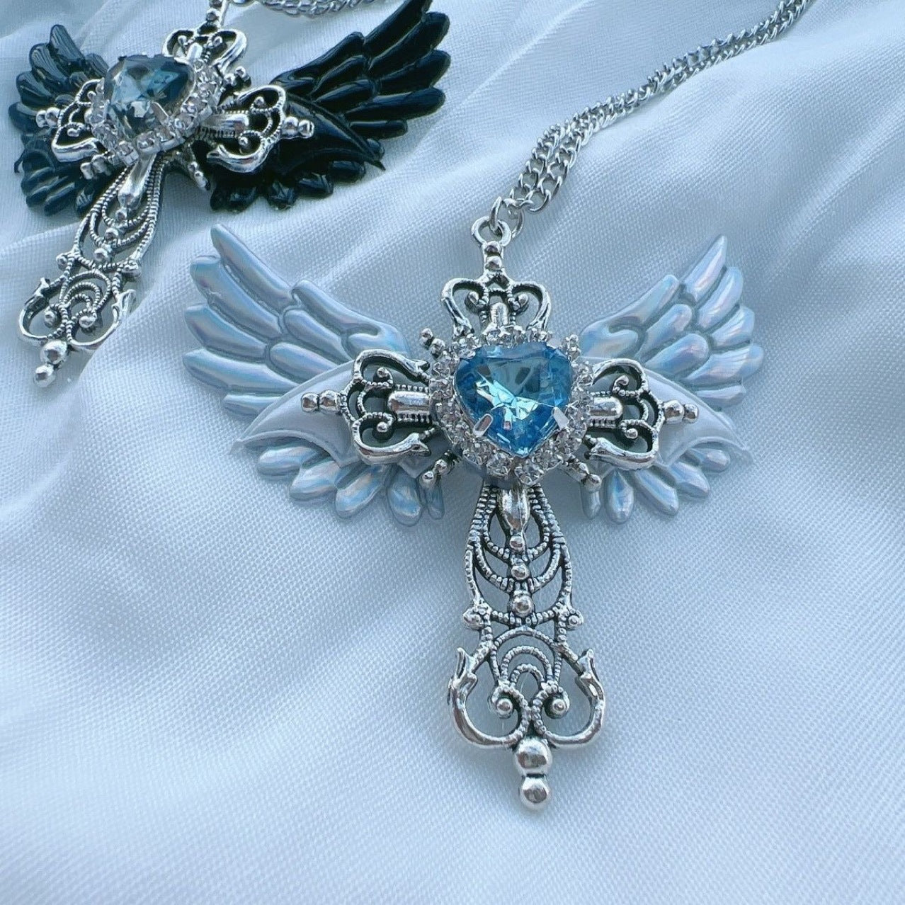 Goth Sexy Accessoire Flügel Kreuz Anhänger Halskette Y2K Schmuck Herz Kristall Halsband Punk Charm Halskette für Frauen Koreanische Mode