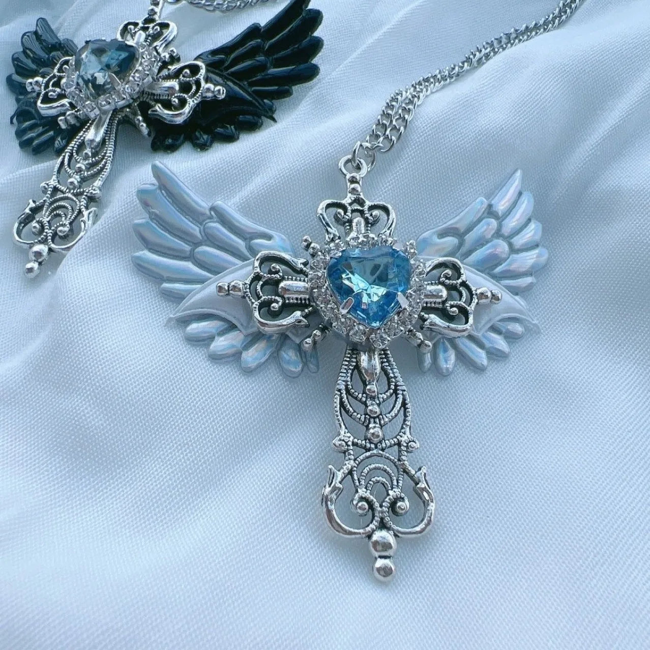 Goth Sexy Accessoire Flügel Kreuz Anhänger Halskette Y2K Schmuck Herz Kristall Halsband Punk Charm Halskette für Frauen Koreanische Mode