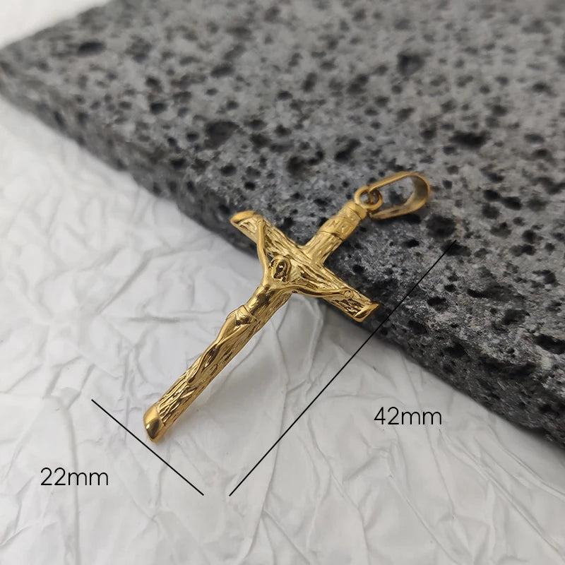 Neues Design 18K vergoldeter wasserdichter Jesus-Kreuz-Anhänger aus Edelstahl für Männer, religiöse Charms