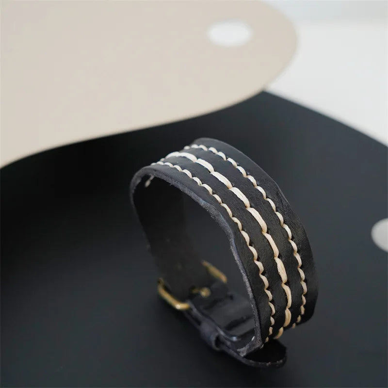 MKENDN Vintage pflanzlich gegerbtes Rindsleder-Manschettenarmband für Männer und Frauen, Punk-Armreif, geriebenes Distressed-Denim-farbiges Armband