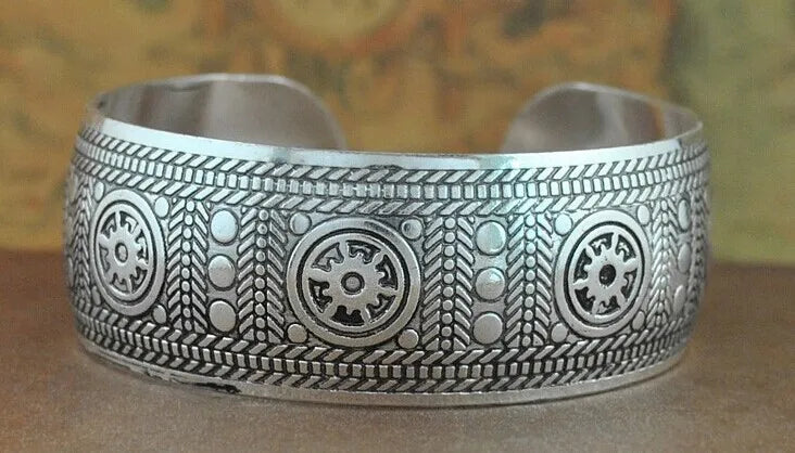 32-Stil Vintage-Manschettenarmband, tibetisch versilbert, geschnitzte Blume, Tier-Öffnungsarmreif, verstellbar, indischer Schmuck, Damen-Geschenke