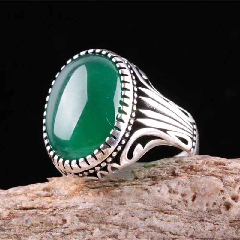 Europäischer und amerikanischer eingelegter Smaragd-Herrenring Türkei Retro dominanter Persönlichkeitsring, um den Bankett-Party-Schmuck teilzunehmen