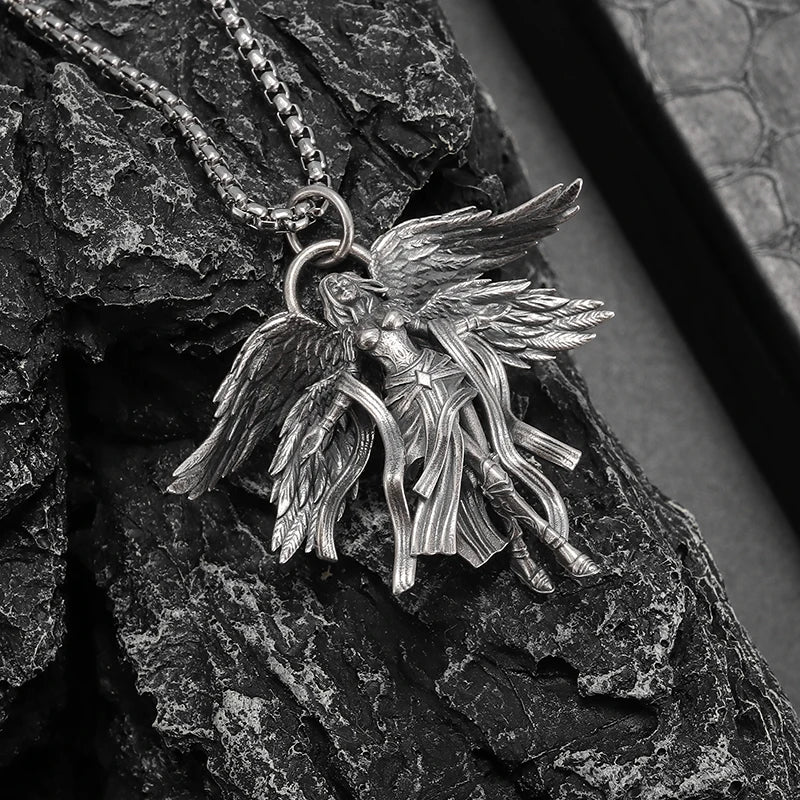 Modische vier geflügelte Göttin Mädchen Anhänger Halskette Retro Punk Glück Amulett Schmuck Geschenk für Männer und Frauen