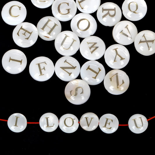 8 mm natürliche 26 Buchstaben weiße Muschel-Alphabet-Abstandsperlen für Schmuckherstellung, DIY handgefertigte Anhänger-Halskette