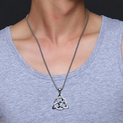 Vnox Wikinger-Halsketten mit keltischem Knoten für Herren, Edelstahl, Dreifachknoten-Anhänger, lässiger Herrenschmuck mit 61 cm Box-Kette
