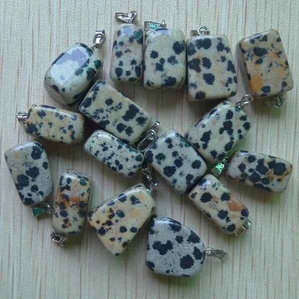 Großhandel 50 teile/los 2025 heißer verkauf trendy Verschiedene Naturstein Gemischt Unregelmäßige form anhänger charms schmuck