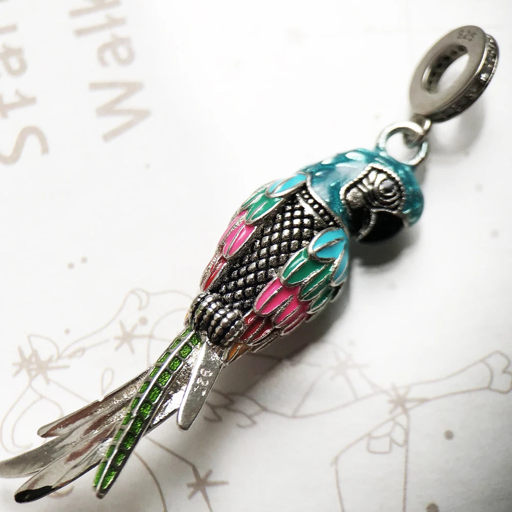Bunter auffälliger Papageien-Anhänger aus 925er-Sterlingsilber, baumelnder Charme für Damen, neuer edler Schmuck