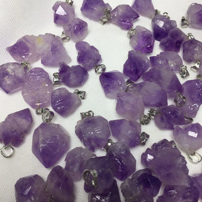 Naturstein Anhänger Brasilien Amethysten Kristall Druzy Unregelmäßige Form Lavendel Halbedelstein Chakra Reiki Roher Erz Schmuck