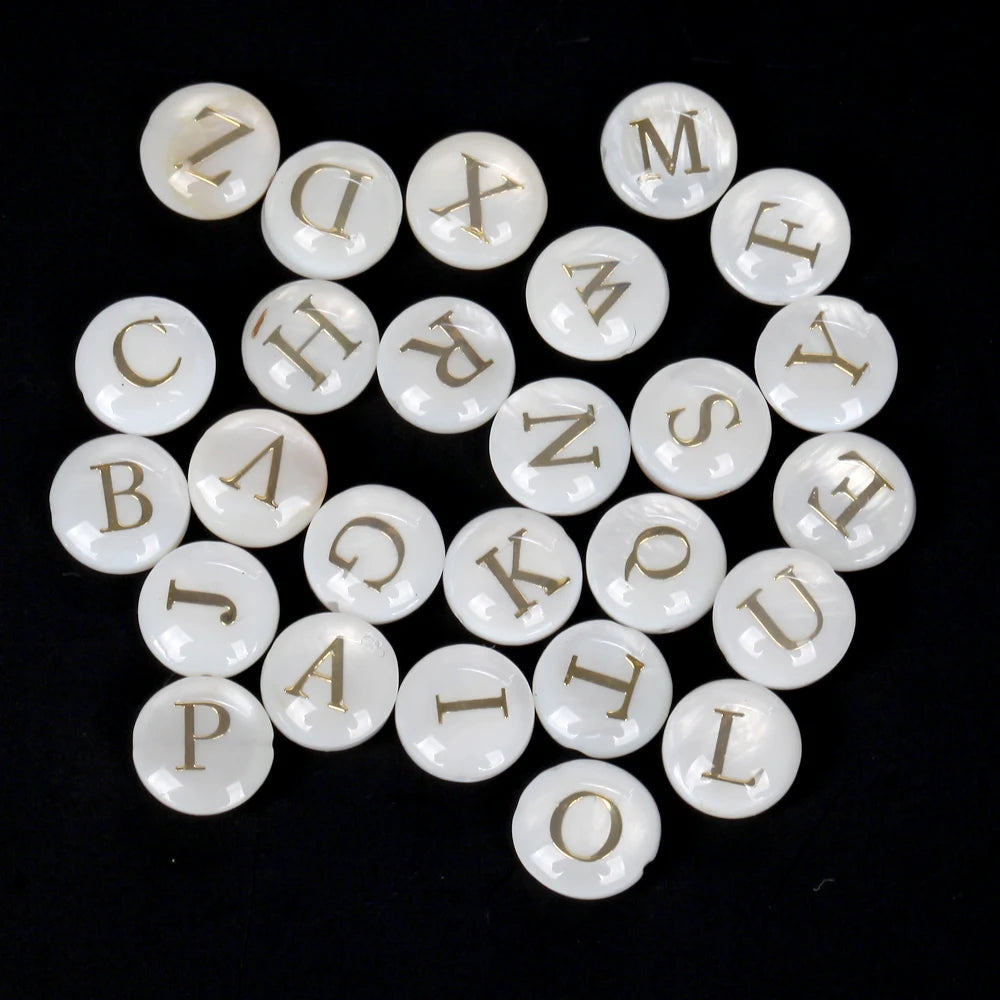 8 mm natürliche 26 Buchstaben weiße Muschel-Alphabet-Abstandsperlen für Schmuckherstellung, DIY handgefertigte Anhänger-Halskette