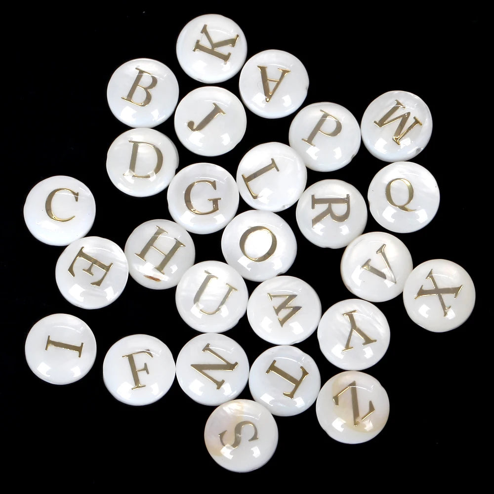 8 mm natürliche 26 Buchstaben weiße Muschel-Alphabet-Abstandsperlen für Schmuckherstellung, DIY handgefertigte Anhänger-Halskette