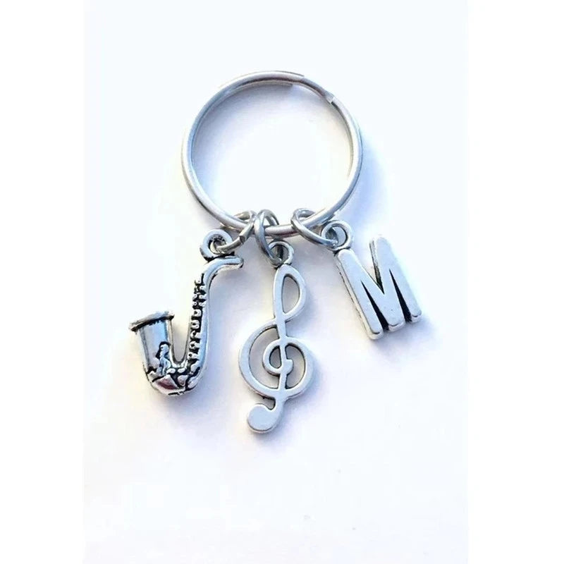 Persönlichkeit Saxophon Schlüsselanhänger Saxophonist Schlüsselanhänger Geschenk für Jazz Musiker Schlüsselanhänger Sax Geschenk Violinschlüssel Initiale Musik Charms