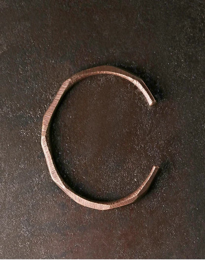 Handgefertigtes Armband aus reinem Kupfer, Kunsthandwerk, alter Manschettenarmreif, rustikaler Punk, Unisex, Wikinger-Schmuck, Straße, rotes Metall