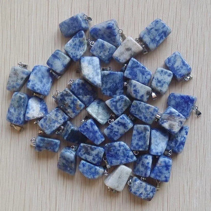 Großhandel 50 teile/los 2025 heißer verkauf trendy Verschiedene Naturstein Gemischt Unregelmäßige form anhänger charms schmuck