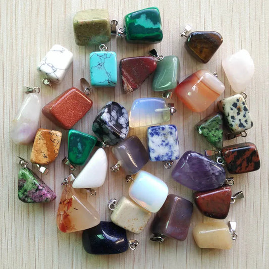 Großhandel 50 teile/los 2025 heißer verkauf trendy Verschiedene Naturstein Gemischt Unregelmäßige form anhänger charms schmuck