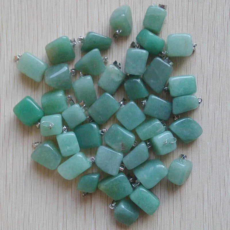 Großhandel 50 teile/los 2025 heißer verkauf trendy Verschiedene Naturstein Gemischt Unregelmäßige form anhänger charms schmuck