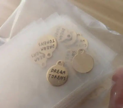 MaiLun 50 Stück 10 mm lasergravierte Anhänger mit individuellem Logo, Edelstahl, gravierbare Charms, Halskettenanhänger, Schmuckherstellungszubehör