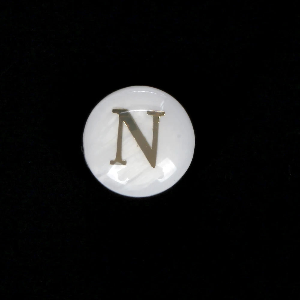 8 mm natürliche 26 Buchstaben weiße Muschel-Alphabet-Abstandsperlen für Schmuckherstellung, DIY handgefertigte Anhänger-Halskette