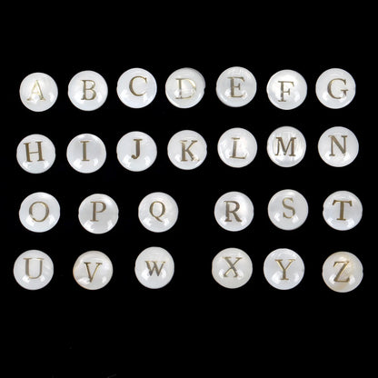 8 mm natürliche 26 Buchstaben weiße Muschel-Alphabet-Abstandsperlen für Schmuckherstellung, DIY handgefertigte Anhänger-Halskette