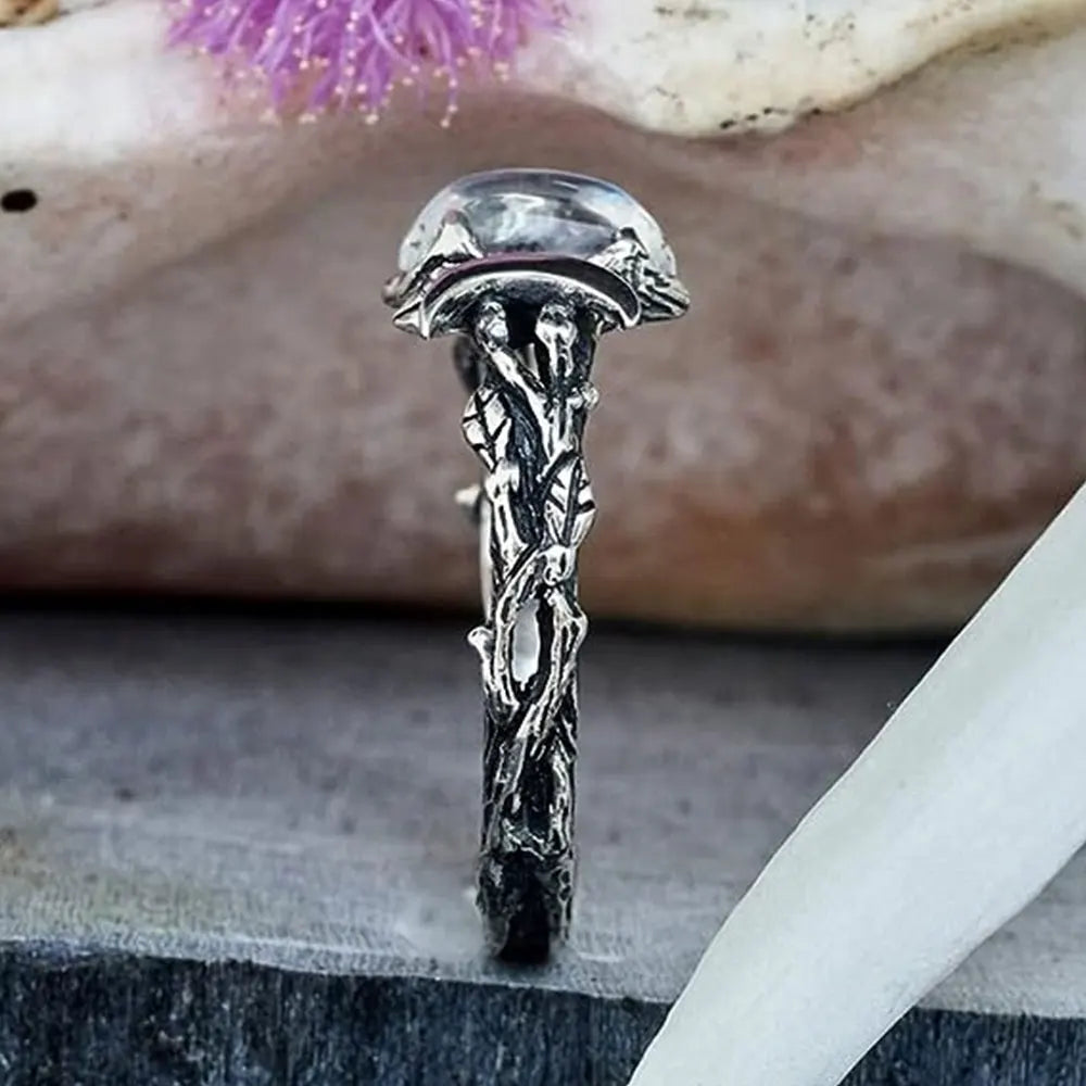 YILUOCD Vintage Natürliche Mondstein Ring Hexerei Triple Mond Göttin Ringe für Frauen Verlobung Party Hochzeit Schmuck Anillos