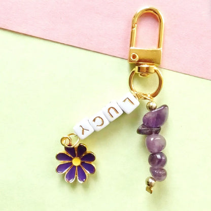 1 STÜCK personalisierter Schlüsselanhänger aus Metall mit Gänseblümchen-Blume/Schmetterling, Kristallstein/Lapislazuli-Rohstein-Anhänger, Weihnachtsgeschenk