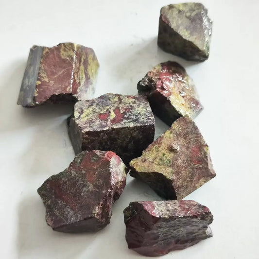 Natürlicher, hochwertiger Drachenblutstein, roher, rauer Mineralproben, Energieheilung, Reiki-Stein, Heim- und Raumdekorationsstein