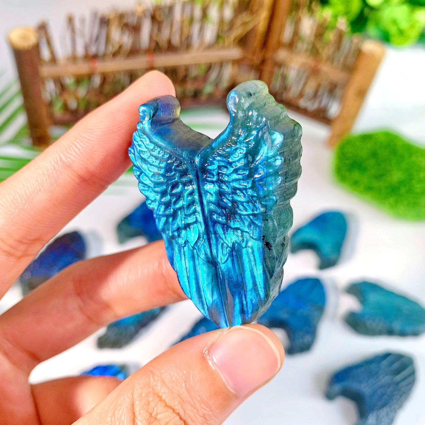 1pc zufällige hochwertige Labradorit Flügels child natürliche Kristalls chnitzerei, Edelsteins chmuck, Glitzer, Halloween-Geschenk, Heim dekoration