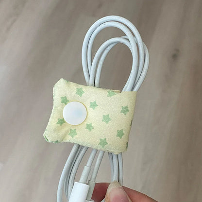 Niedlicher gepunkteter Kabel-Organizer aus Stoff, 11 x 4 cm, Schwarz-Weiß-Datenladekabel-Aufwicklung, INS-Stil, Kopfhörer-Aufbewahrungsschnalle