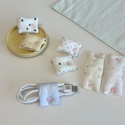 Niedlicher Herz-Kabelorganizer aus Stoff, Süßer Tragbarer Kabelclip für Ladegeräte, Handykabel und Reisekabelmanagement