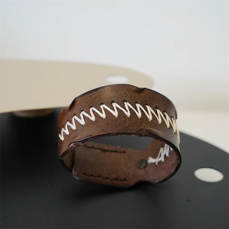 MKENDN Vintage pflanzlich gegerbtes Rindsleder-Manschettenarmband für Männer und Frauen, Punk-Armreif, geriebenes Distressed-Denim-farbiges Armband