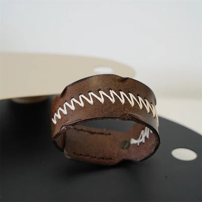 MKENDN Vintage pflanzlich gegerbtes Rindsleder-Manschettenarmband für Männer und Frauen, Punk-Armreif, geriebenes Distressed-Denim-farbiges Armband