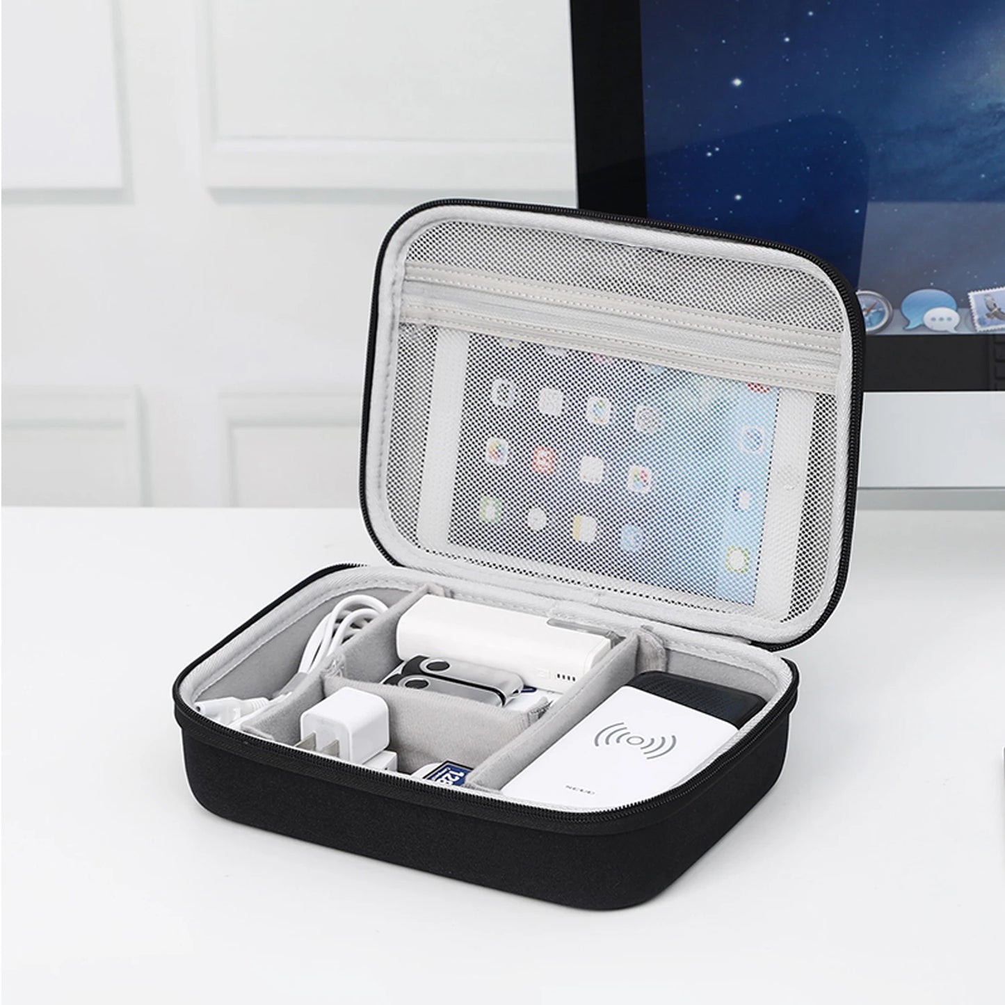 Mini-Reisetasche mit Kabel, Ladegerät für Mobiltelefone, Adapter, Flash-Laufwerk und mehr