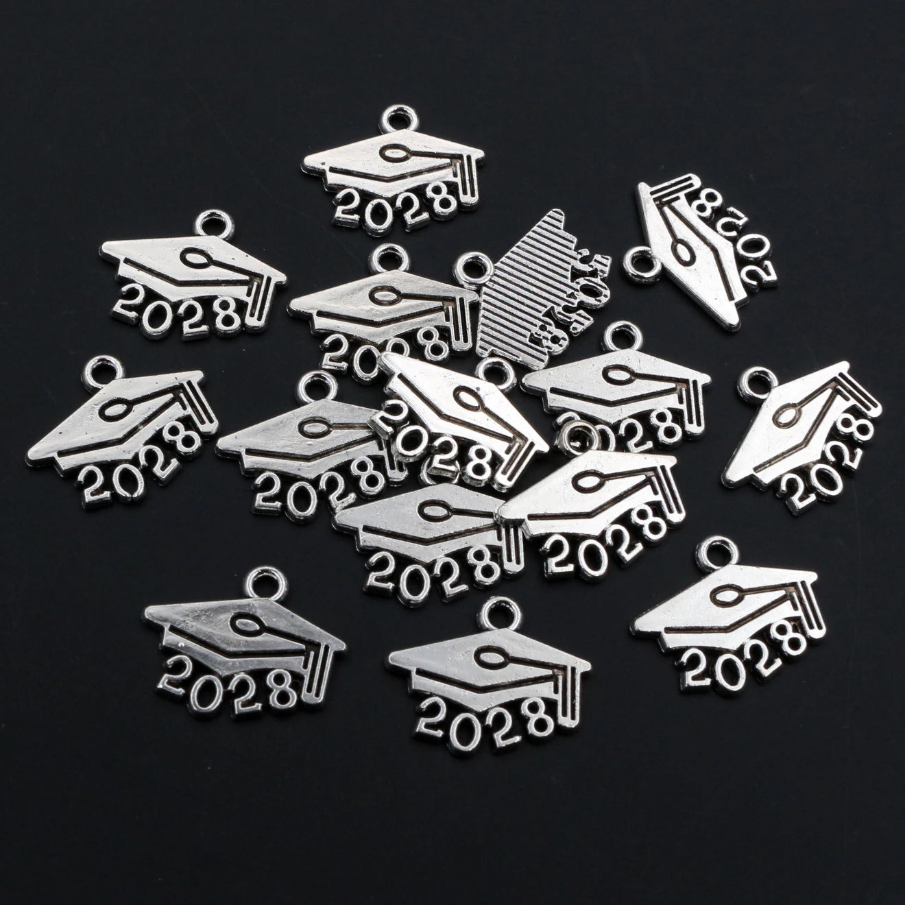 50 Stück 9x14mm Jahr Nummer 2026 2027 2028 Anhänger Charms DIY Schmuck Herstellung Schmuck finden antike versilbert Zubehör