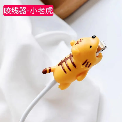 Datenkabel Schutzhülle Kabelaufwicklung Niedlicher Tierbiss Kabelschutz für iPhone Panda Bites Puppe Modellhalter