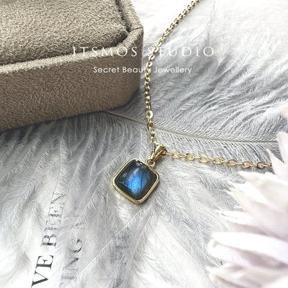 ITSMOS Halskette mit quadratischem Anhänger aus natürlichem Labradorit, einfacher Würfelstein, 14 Karat vergoldete Kette, eleganter Schmuck für Frauen, romantisch