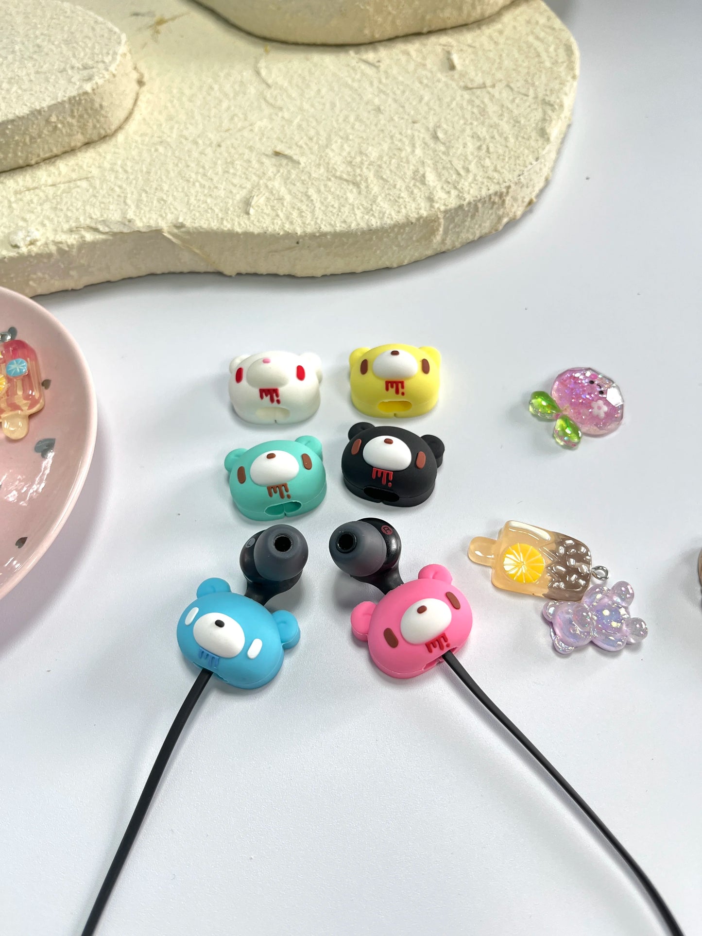 Kawaii Bloody Bear Datenkabelschutz, niedliche Cartoon-Tier-Ladekabelabdeckung, stoßfest und langlebig, einzigartiges Zubehör für Telefon