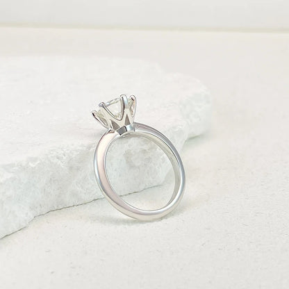 NeeTim 0,5–5 ct Moissanit-Ring für Damen, 925er Sterlingsilber mit weißvergoldetem Labordiamant, Verlobungs- und Ehering-Schmuck