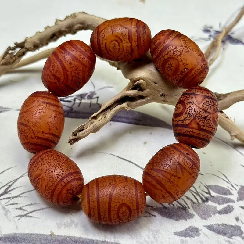 Neues Armband aus roten Bernsteinperlen im Retro-Stil