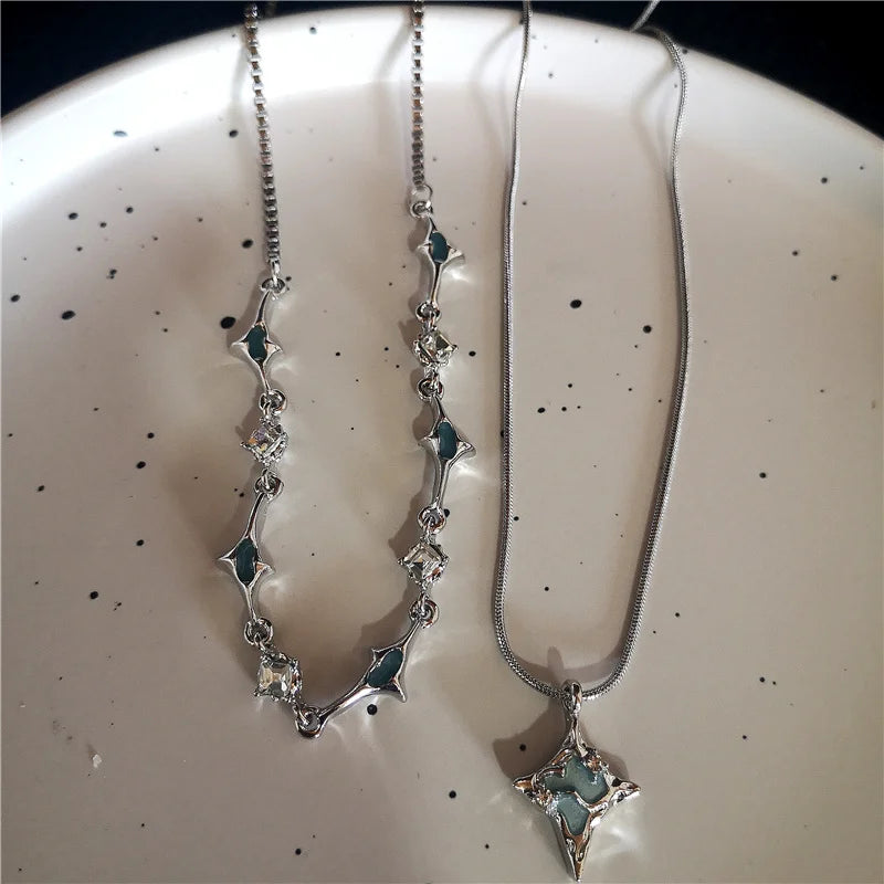 Geschmolzenes flüssiges Metall Vier-Sterne-Strass-Edelstahl-Kettenhalskette für Frauen Egirl Trend Ästhetischer Halsband Y2K-Schmuck