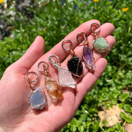 Kleine Raw Kristall Keychain, Haustier Kragen Charme, Tasche Zubehör, natürliche, kristall auf die gehen, keychain charme, geschenk ideen, healing