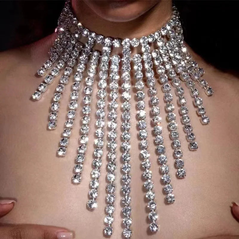 Modische lange Quasten-Anhänger-Halskette für Damen, Party, Abendessen, sexy weißer Strass-Halsband, grenzüberschreitend, beliebt, leuchtend, U-förmig