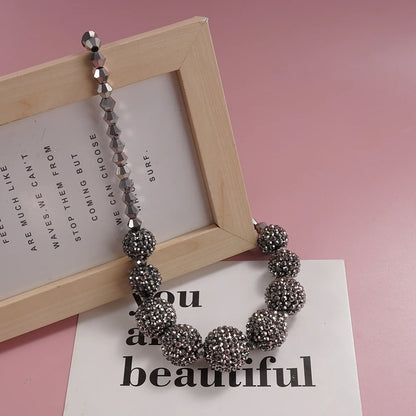 Glamouröse Gunmetal-Halskette mit facettierten Perlen und funkelnden Pavé-Kugeln, Statement-Halsband für Damen, modischer, edgy Party-Schmuck