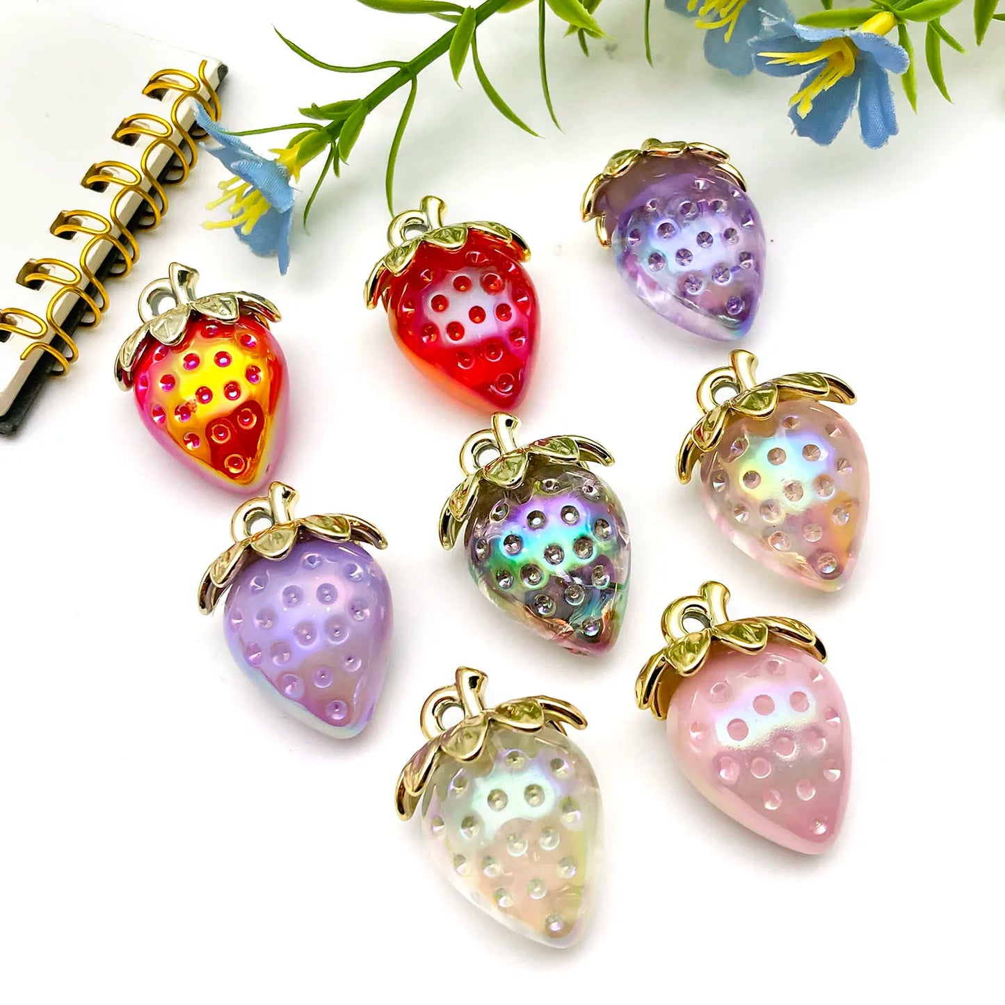 4/8 Stück saftige 3D-Erdbeer-Charms – Erstellen Sie bezaubernden DIY-Schmuck! (Perfekt für Sommeraccessoires und Geschenke)