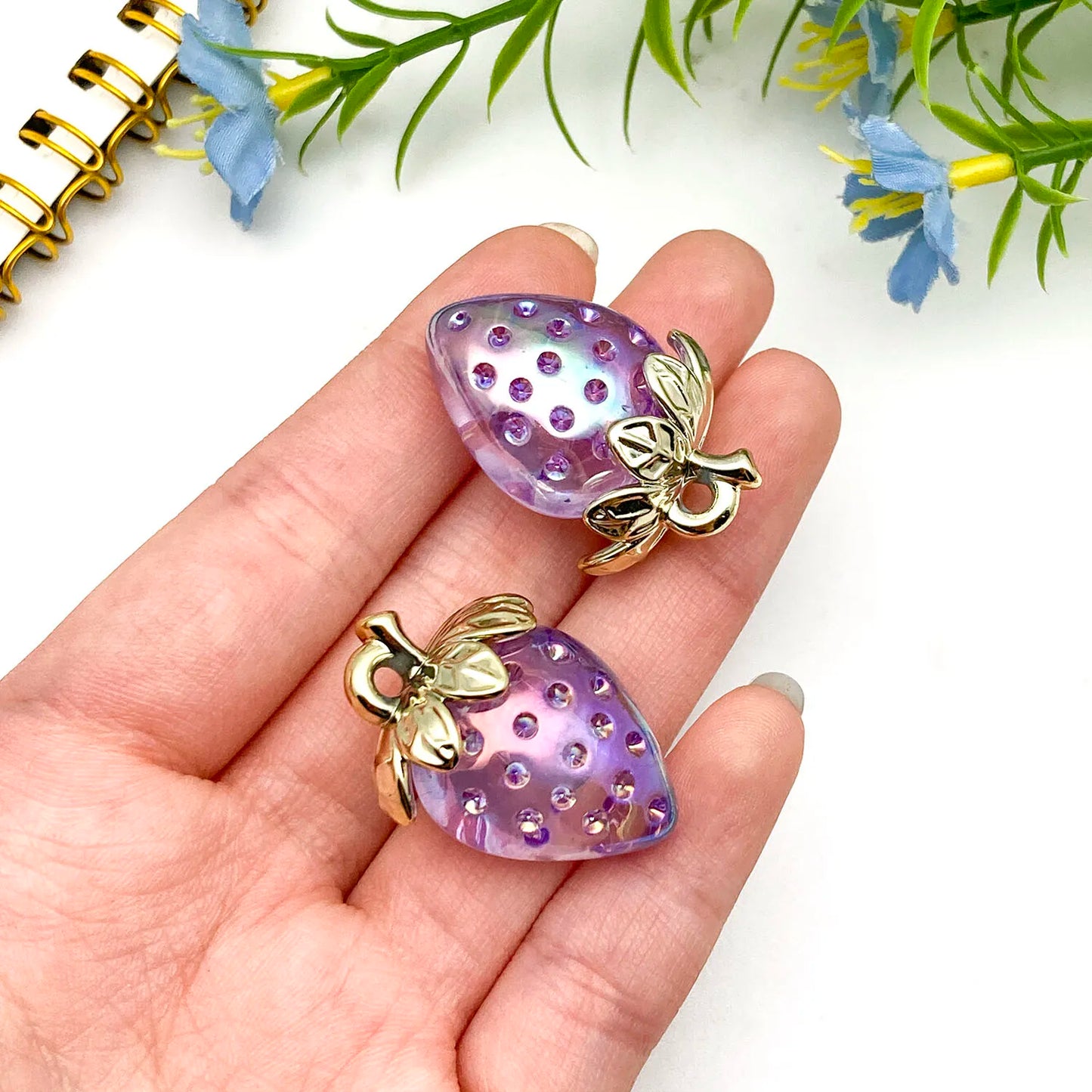 4/8 Stück saftige 3D-Erdbeer-Charms – Erstellen Sie bezaubernden DIY-Schmuck! (Perfekt für Sommeraccessoires und Geschenke)